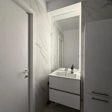 公寓 56 - Luxury Terrace Suite, 5 Min Metro 布加勒斯特