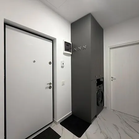 56 - Luxury Terrace Suite, 5 Min Metro 布加勒斯特